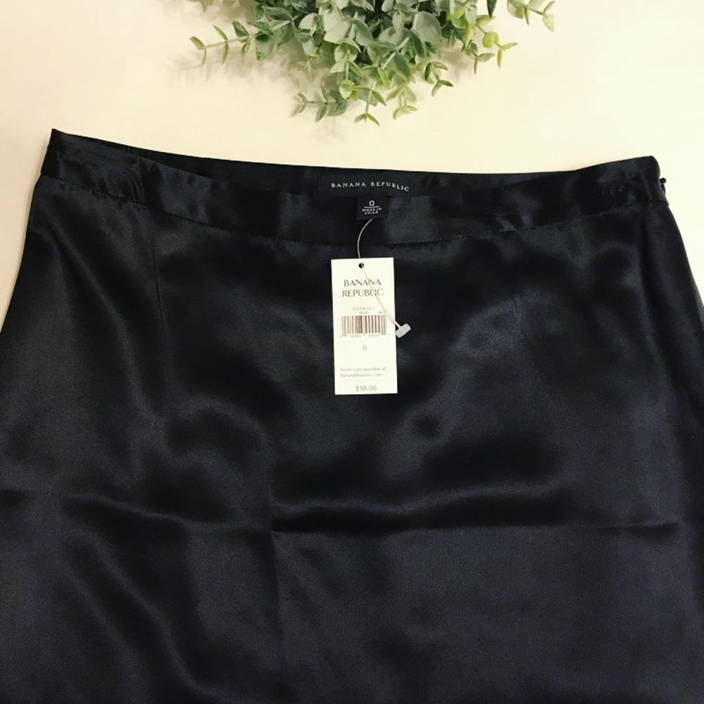 Banana Republic Black Silk Skirt Size 0 NWT NEW